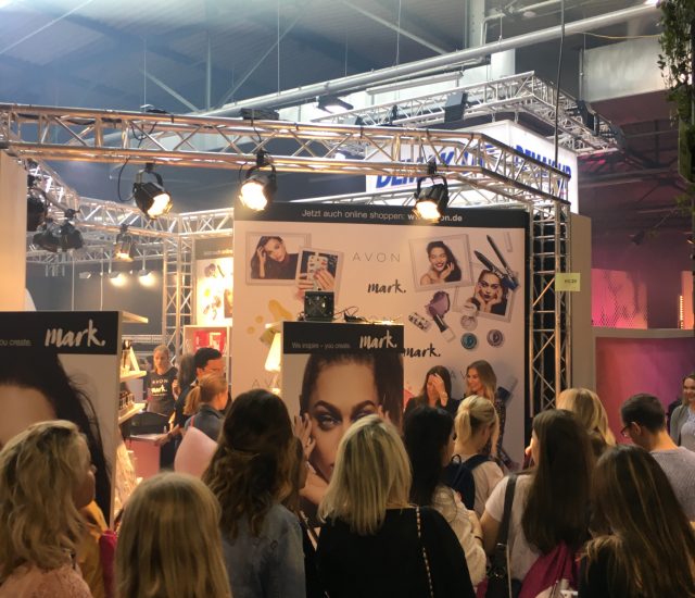 Beautynistas, Blogger, Brands: Avon erfolgreich auf der GLOW