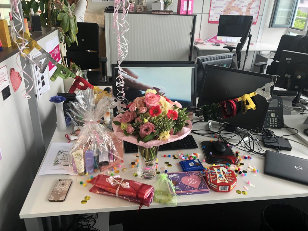 AVON Geburtstag Büro