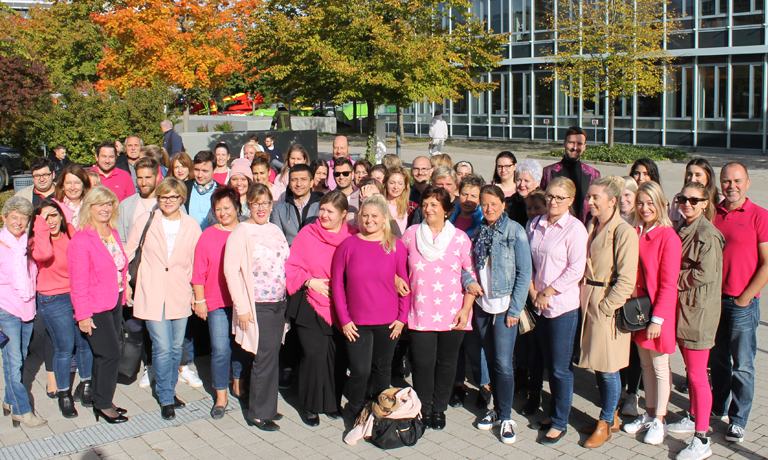 Pink October bei Avon - letzten Freitag haben sich alle MitarbeiterInnen der deutschen Niederlassung über das Thema Brustkrebs informiert und gelernt, dass zur Selbstfürsorge auch die Selbstabtastung gehört